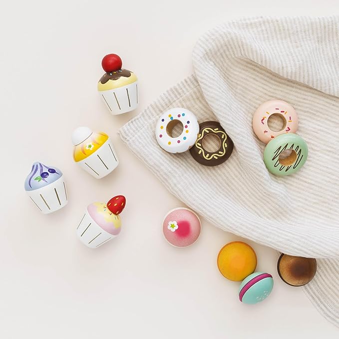 Le Toy Van - Educational Wooden Honeybake Pretend Play French Macarons Set Patisserie Toy Cakes | Girls Birthday Cake Or Afternoon Tea Role Play Toy (TV330)