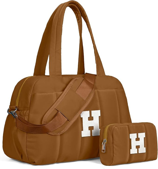 Girly Gift for Women-Duffle Bag with Letter, Carry On Bags for Women，Overnight Bag with Wet Pocket，Lightweight Travel Bags Personalized Gym Tote with Makeup Pouch
