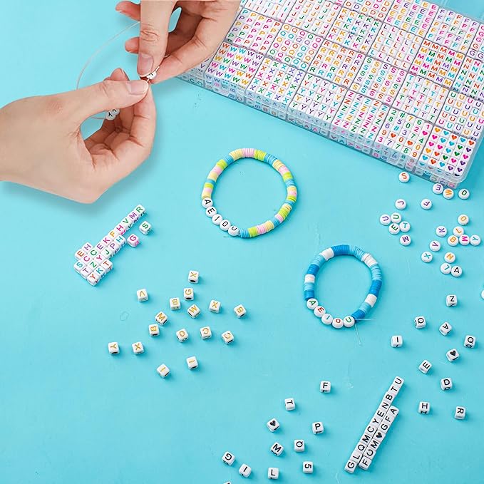 1400pcs Letter Beads, 4x7 mm Acrylic Alphabet Beads, Beads for Jewelry and Bracelet Making, in 28 Grid Box (White and Gold)